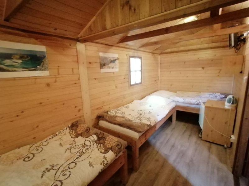 Gosciniec Grek Zorba - Pokoje I Domki 4 Osobowe - 16Km Od Zator Energylandia Инвалд Экстерьер фото