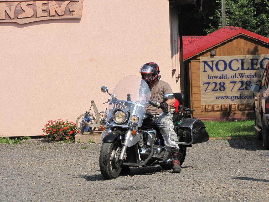 Gosciniec Grek Zorba - Pokoje I Domki 4 Osobowe - 16Km Od Zator Energylandia Инвалд Экстерьер фото